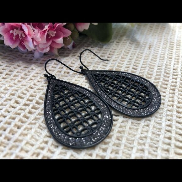 Earrings - Picture 1 of 1